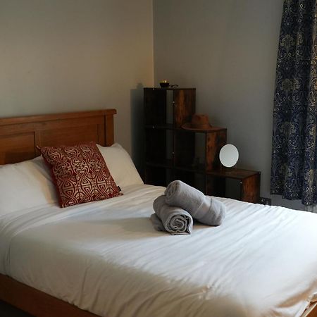 Stylish-Brockley-Entire Place Apartment Лондон Екстериор снимка