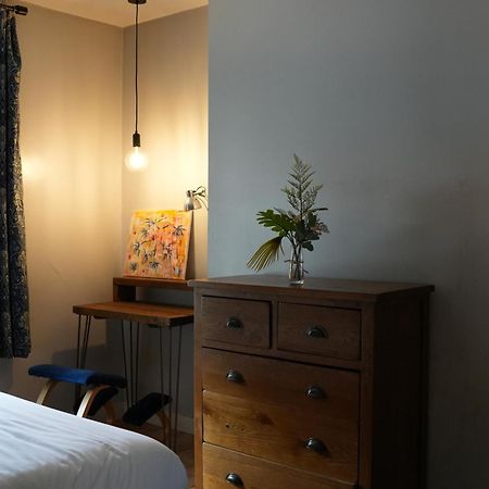Stylish-Brockley-Entire Place Apartment Лондон Екстериор снимка