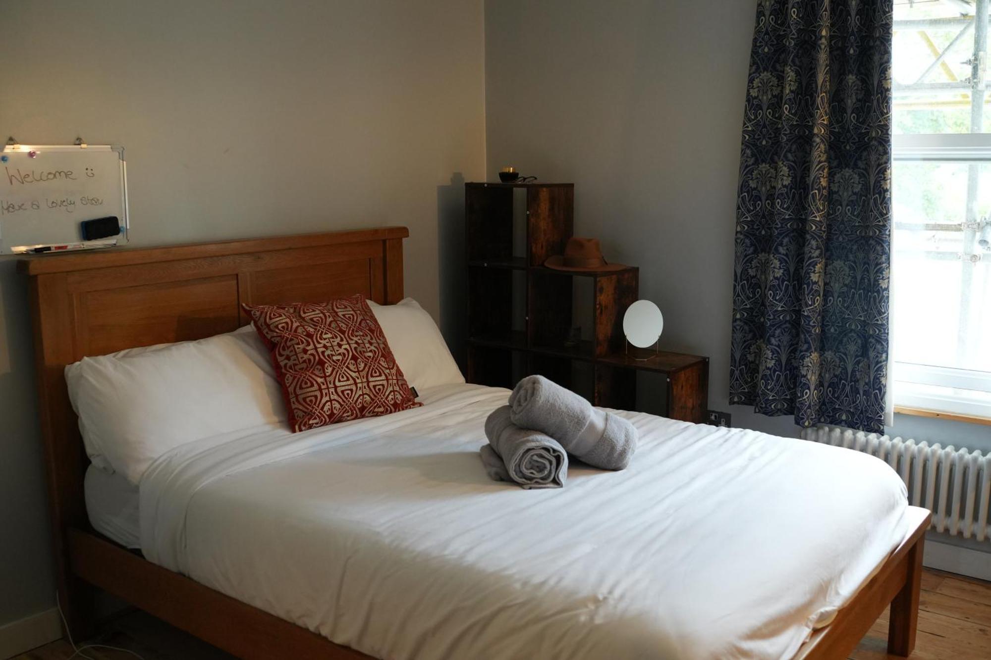 Stylish-Brockley-Entire Place Apartment Лондон Екстериор снимка