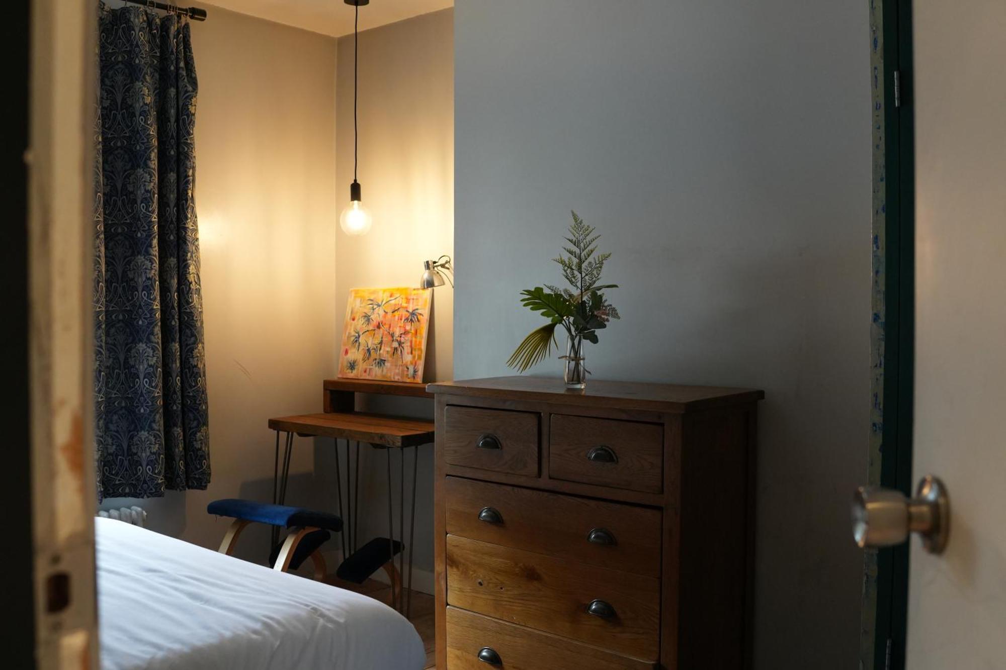 Stylish-Brockley-Entire Place Apartment Лондон Екстериор снимка