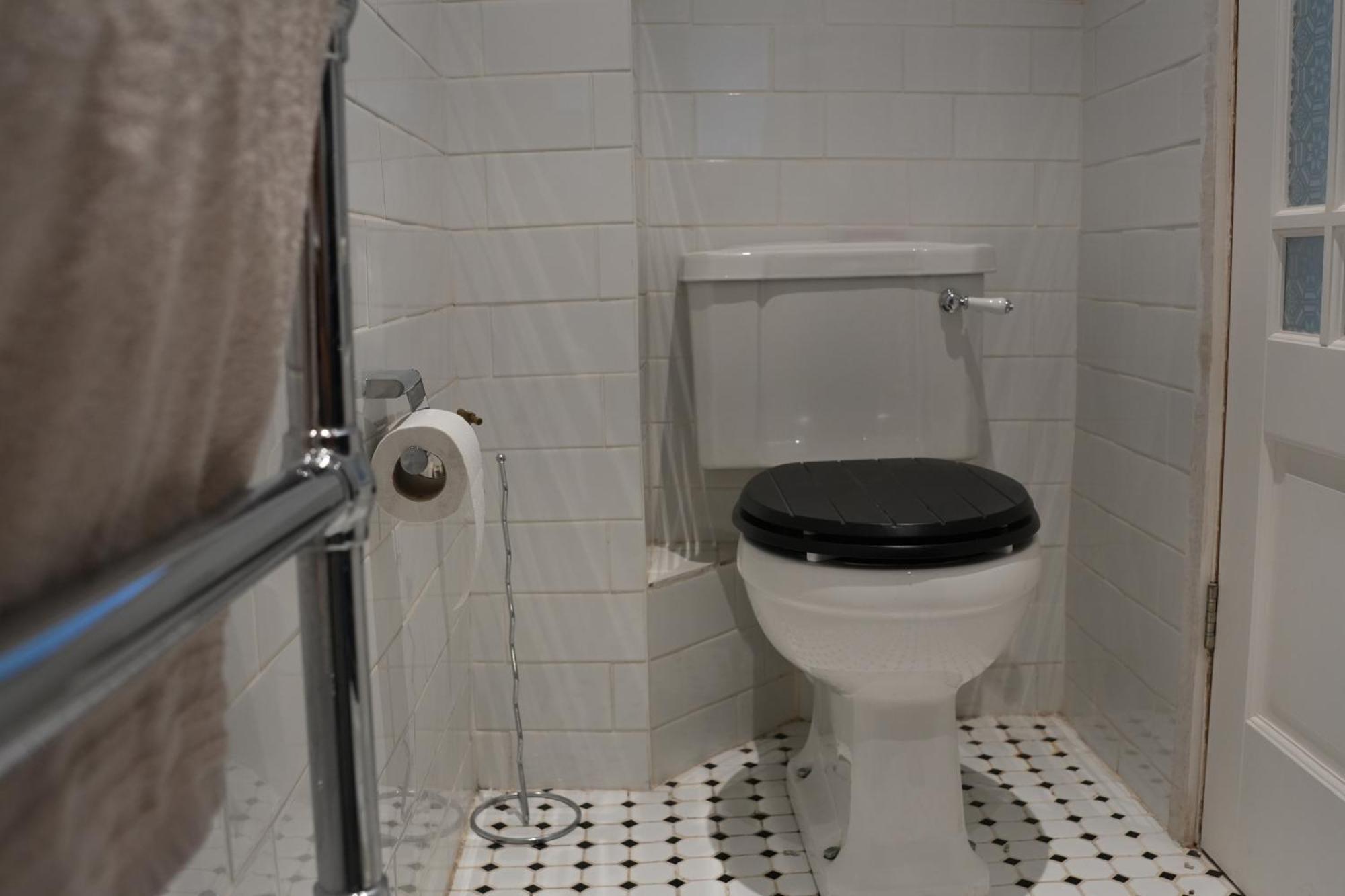 Stylish-Brockley-Entire Place Apartment Лондон Екстериор снимка