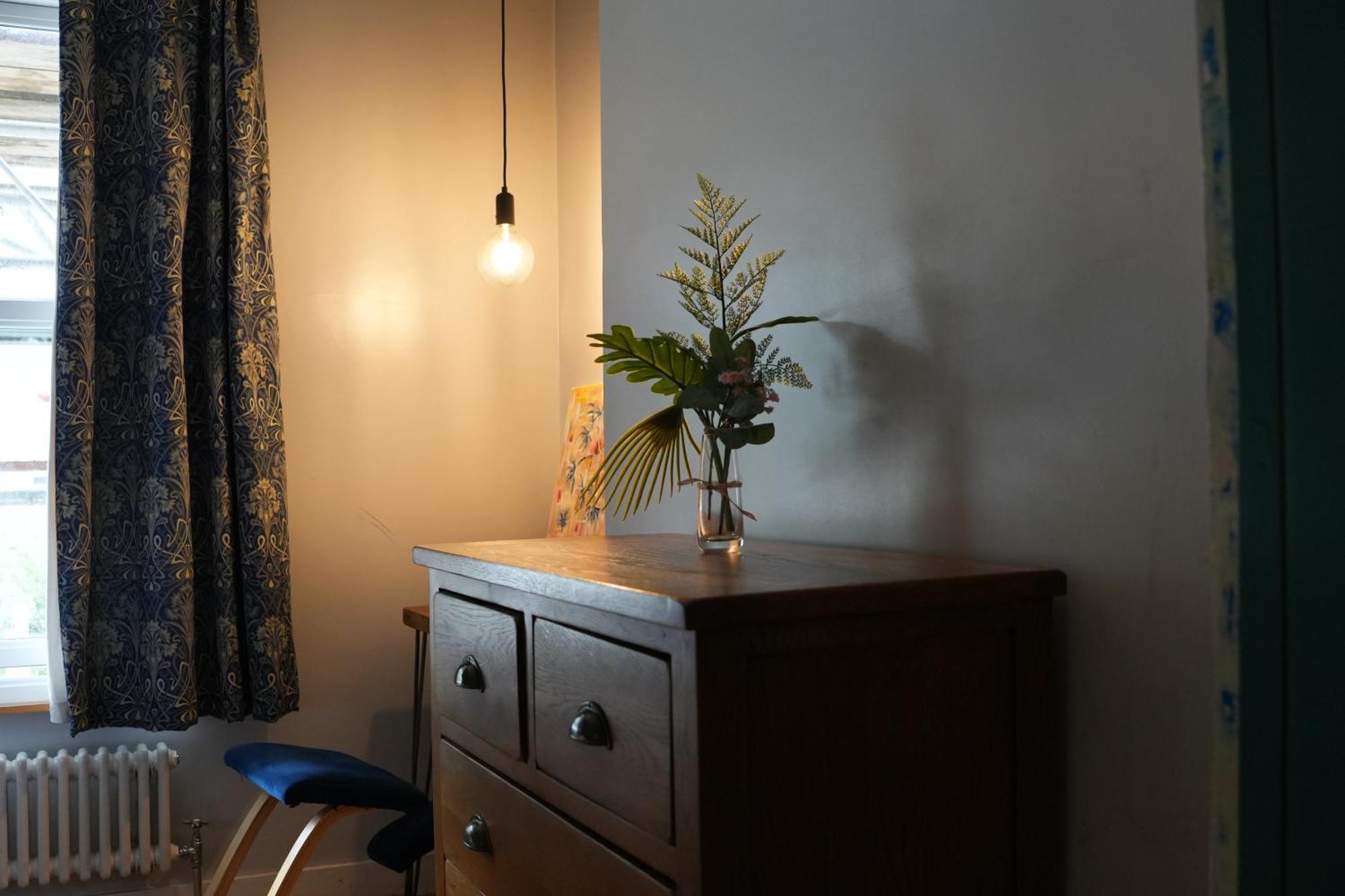 Stylish-Brockley-Entire Place Apartment Лондон Екстериор снимка