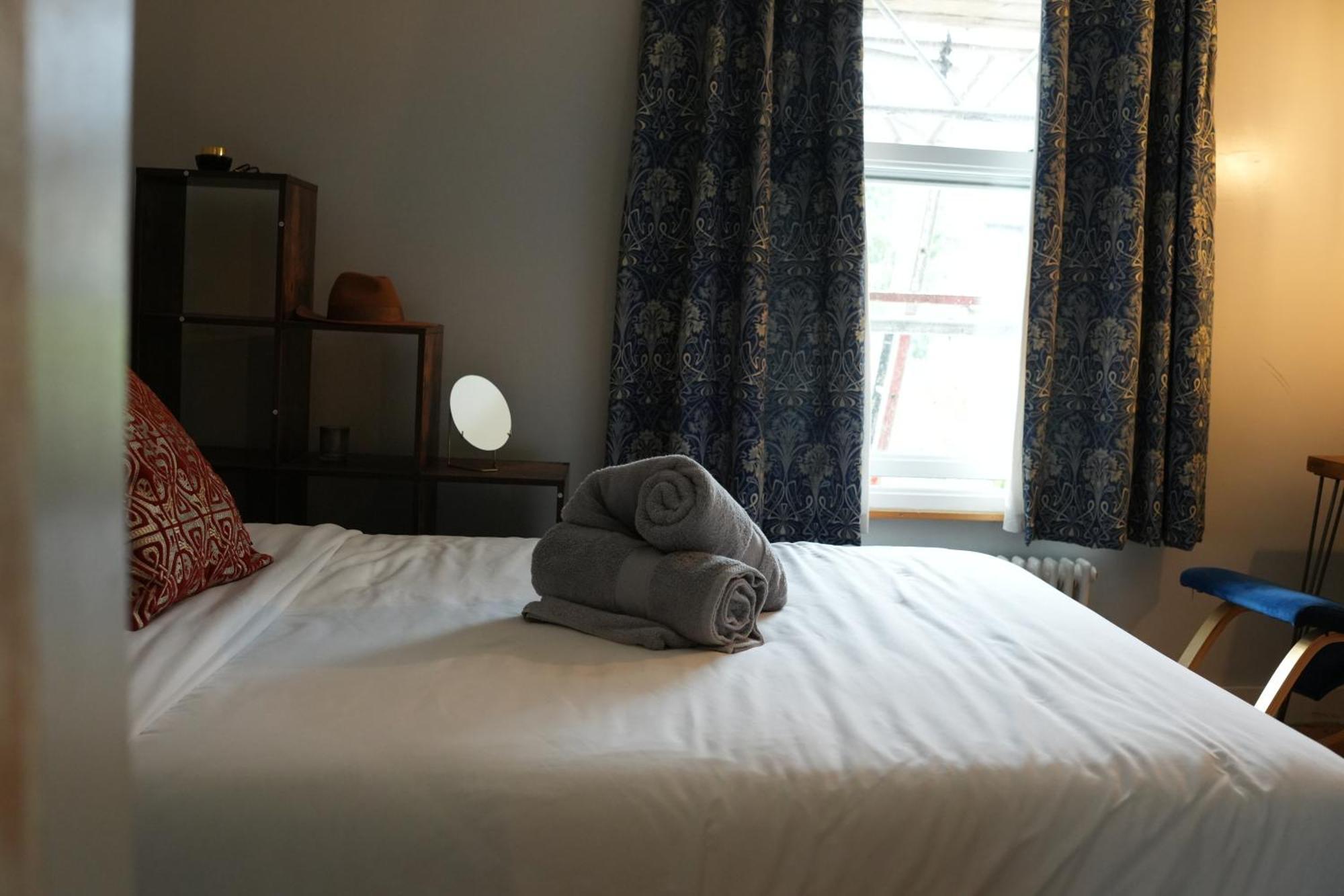 Stylish-Brockley-Entire Place Apartment Лондон Екстериор снимка