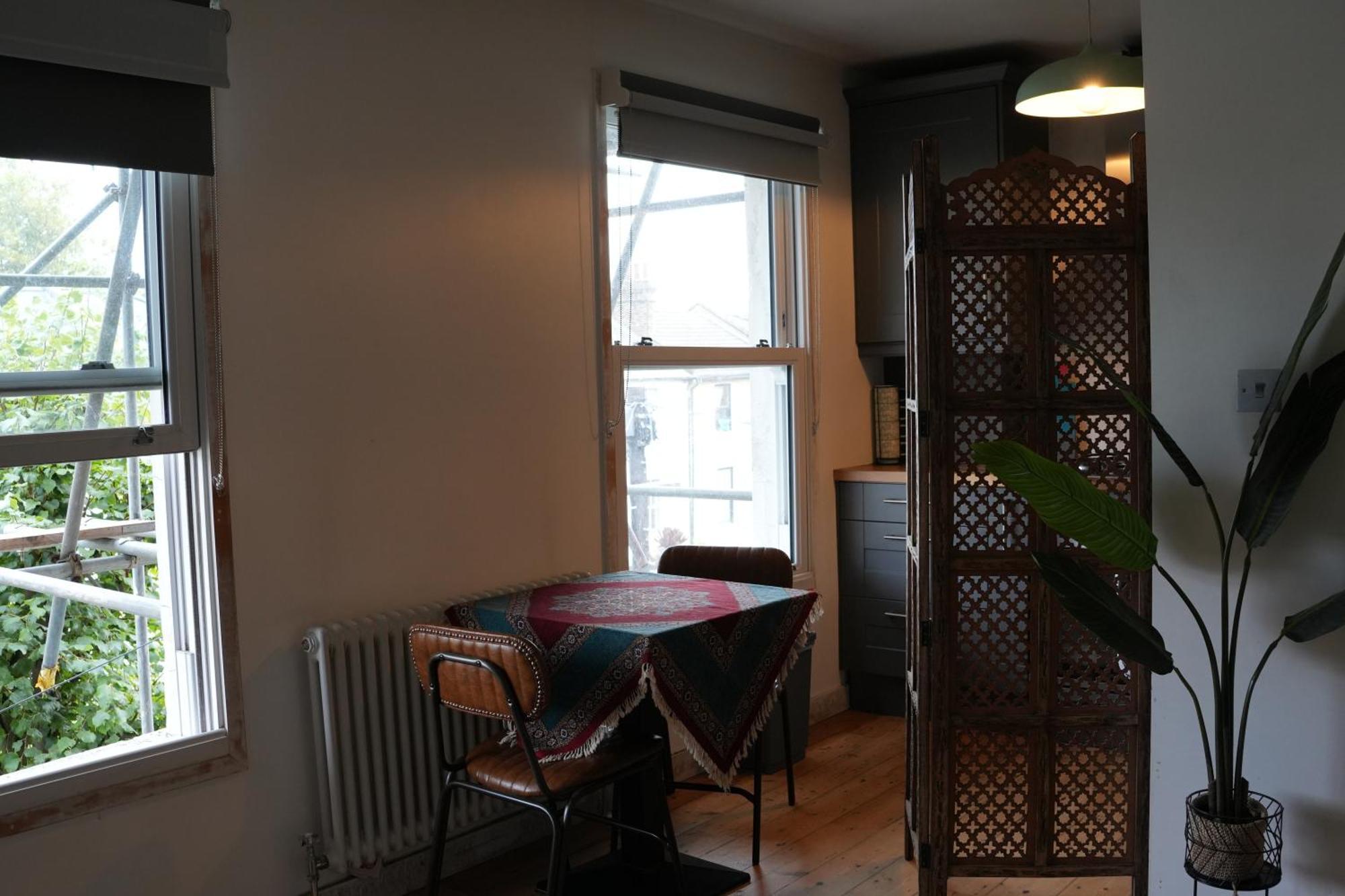 Stylish-Brockley-Entire Place Apartment Лондон Екстериор снимка